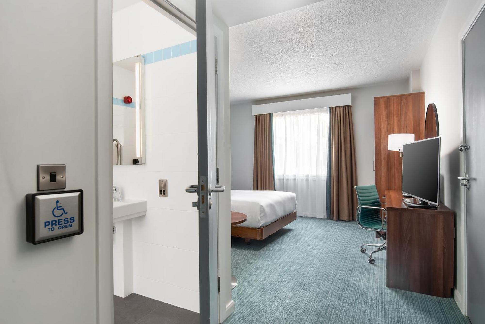 Queen Room - Accessible,1516347130:JPEG